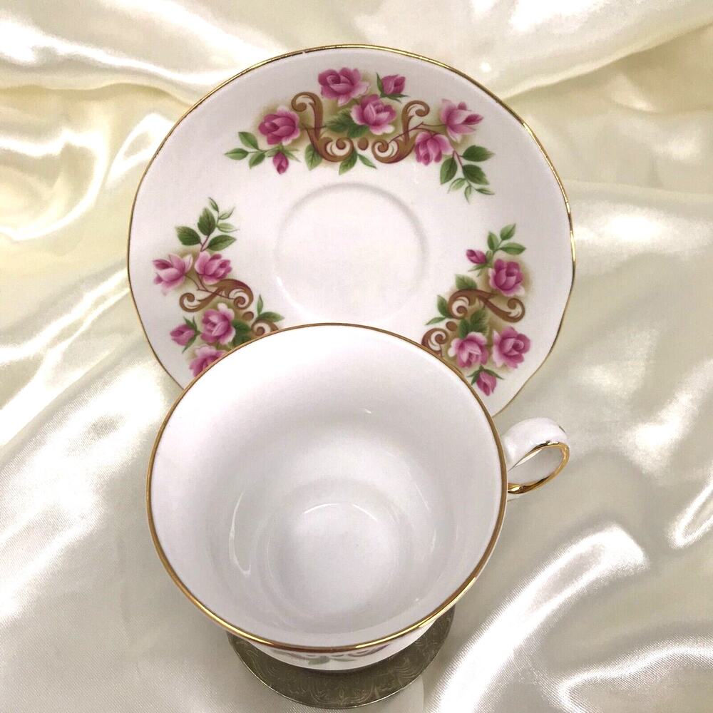 Queen Anne English Bone China Tea Cup & Saucer Gold Trim - Picture 3 of 7